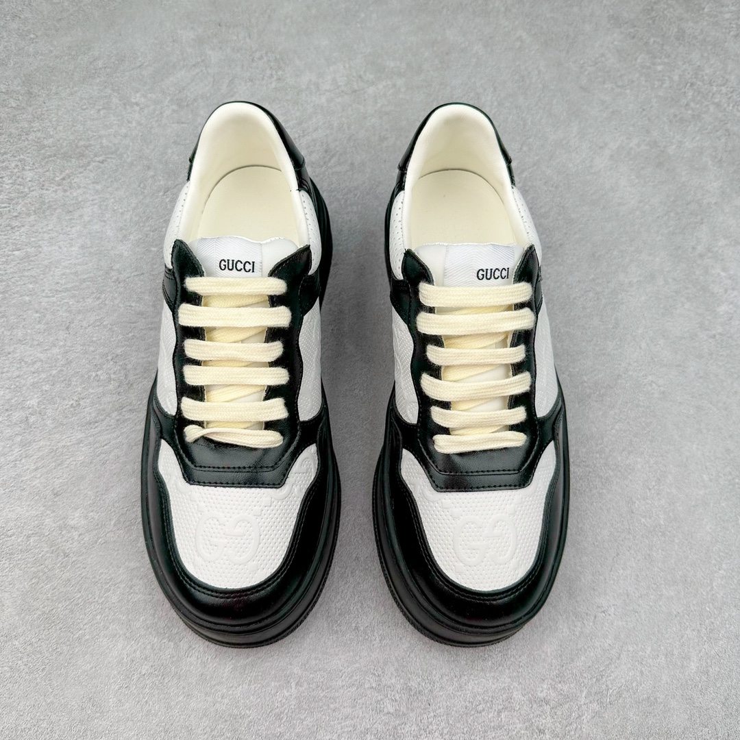 图片[2]-＃纯原福利 Gucci Chunky B Screener GG 古驰饼干鞋运动休闲鞋系列 纯原级别 原版盒子 官方一致原版 原标原盒 官方全套配件 原装雪梨形超软沙绒纸团 手工上线 不开胶 该品牌鞋款在制作中使用的是环保植物胶水 采用版凝胶技术(空胶工艺）存在一些缝隙属于正常现象 不用担心会影响到您的正常使用效果 采用厚底结构 巧妙运用外观设计、配色和材质三重元素 展现出复古风范 别致的橡胶鞋底 搭配米色和乌木色经典GG帆布鞋身及同色调皮革滚边 突显时尚大气的品味 尺码：35 36 37 38 39 40 41 42 43 44 45-选品中心