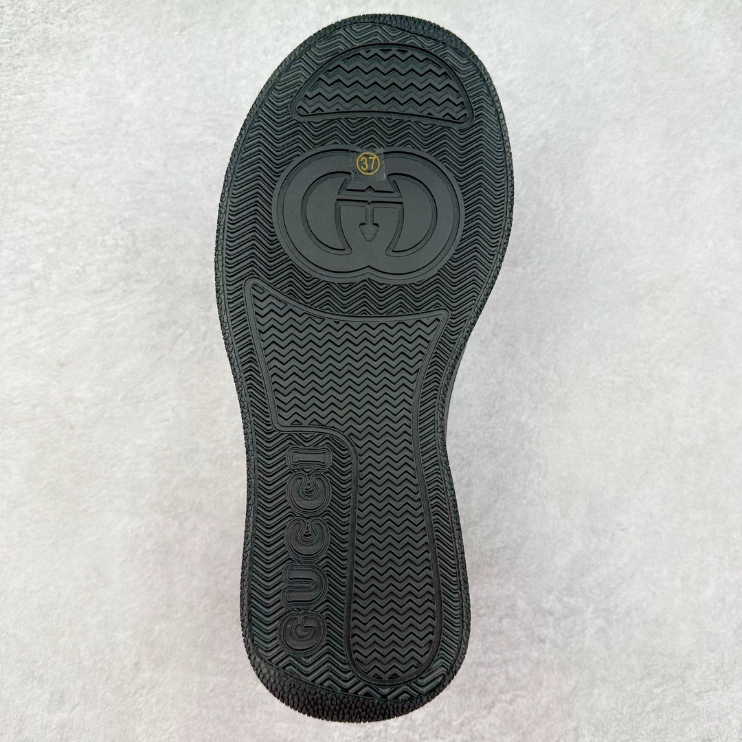 图片[9]-＃纯原福利 Gucci Chunky B Screener GG 古驰饼干鞋运动休闲鞋系列 纯原级别 原版盒子 官方一致原版 原标原盒 官方全套配件 原装雪梨形超软沙绒纸团 手工上线 不开胶 该品牌鞋款在制作中使用的是环保植物胶水 采用版凝胶技术(空胶工艺）存在一些缝隙属于正常现象 不用担心会影响到您的正常使用效果 采用厚底结构 巧妙运用外观设计、配色和材质三重元素 展现出复古风范 别致的橡胶鞋底 搭配米色和乌木色经典GG帆布鞋身及同色调皮革滚边 突显时尚大气的品味 尺码：35 36 37 38 39 40 41 42 43 44 45-选品中心