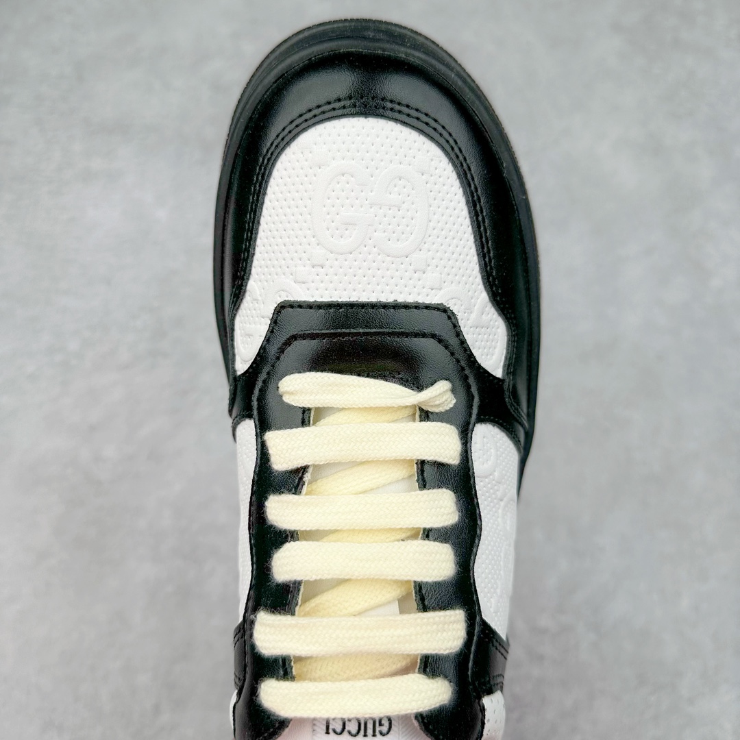 图片[4]-＃纯原福利 Gucci Chunky B Screener GG 古驰饼干鞋运动休闲鞋系列 纯原级别 原版盒子 官方一致原版 原标原盒 官方全套配件 原装雪梨形超软沙绒纸团 手工上线 不开胶 该品牌鞋款在制作中使用的是环保植物胶水 采用版凝胶技术(空胶工艺）存在一些缝隙属于正常现象 不用担心会影响到您的正常使用效果 采用厚底结构 巧妙运用外观设计、配色和材质三重元素 展现出复古风范 别致的橡胶鞋底 搭配米色和乌木色经典GG帆布鞋身及同色调皮革滚边 突显时尚大气的品味 尺码：35 36 37 38 39 40 41 42 43 44 45-选品中心