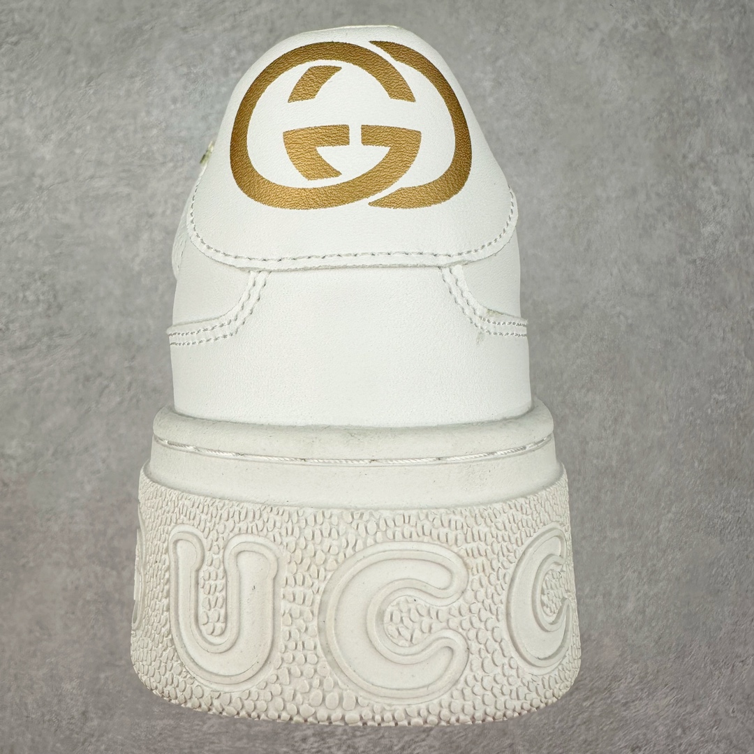 图片[8]-＃纯原福利 Gucci Chunky B Screener GG 古驰饼干鞋运动休闲鞋系列 纯原级别 原版盒子 官方一致原版 原标原盒 官方全套配件 原装雪梨形超软沙绒纸团 手工上线 不开胶 该品牌鞋款在制作中使用的是环保植物胶水 采用版凝胶技术(空胶工艺）存在一些缝隙属于正常现象 不用担心会影响到您的正常使用效果 采用厚底结构 巧妙运用外观设计、配色和材质三重元素 展现出复古风范 别致的橡胶鞋底 搭配米色和乌木色经典GG帆布鞋身及同色调皮革滚边 突显时尚大气的品味 尺码：35 36 37 38 39 40 41 42 43 44 45-选品中心