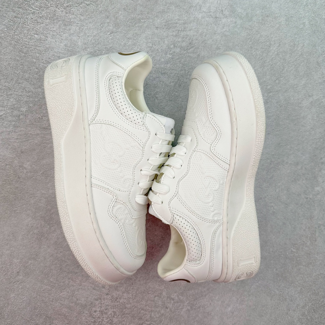 图片[3]-＃纯原福利 Gucci Chunky B Screener GG 古驰饼干鞋运动休闲鞋系列 纯原级别 原版盒子 官方一致原版 原标原盒 官方全套配件 原装雪梨形超软沙绒纸团 手工上线 不开胶 该品牌鞋款在制作中使用的是环保植物胶水 采用版凝胶技术(空胶工艺）存在一些缝隙属于正常现象 不用担心会影响到您的正常使用效果 采用厚底结构 巧妙运用外观设计、配色和材质三重元素 展现出复古风范 别致的橡胶鞋底 搭配米色和乌木色经典GG帆布鞋身及同色调皮革滚边 突显时尚大气的品味 尺码：35 36 37 38 39 40 41 42 43 44 45-选品中心