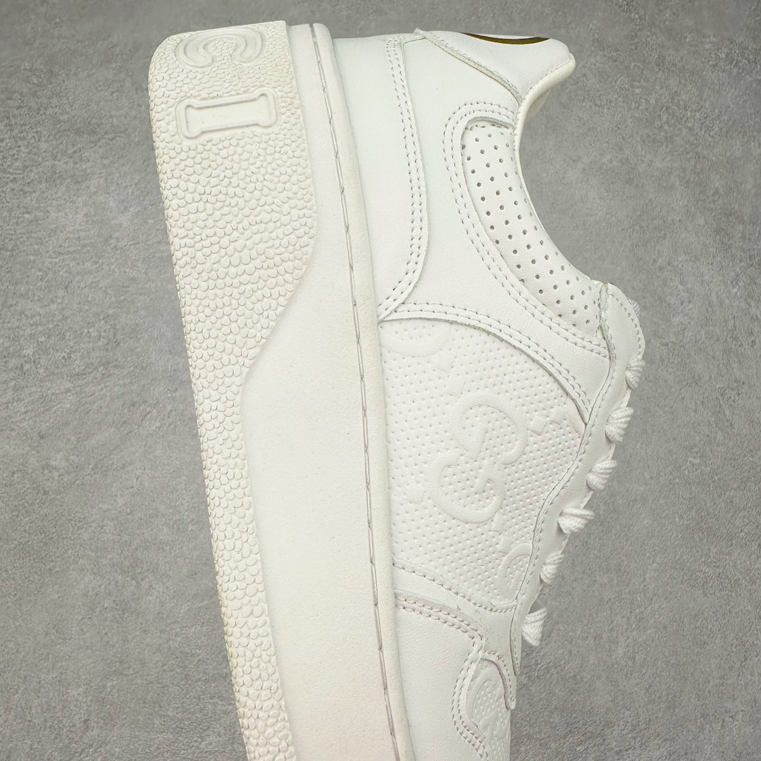 图片[6]-＃纯原福利 Gucci Chunky B Screener GG 古驰饼干鞋运动休闲鞋系列 纯原级别 原版盒子 官方一致原版 原标原盒 官方全套配件 原装雪梨形超软沙绒纸团 手工上线 不开胶 该品牌鞋款在制作中使用的是环保植物胶水 采用版凝胶技术(空胶工艺）存在一些缝隙属于正常现象 不用担心会影响到您的正常使用效果 采用厚底结构 巧妙运用外观设计、配色和材质三重元素 展现出复古风范 别致的橡胶鞋底 搭配米色和乌木色经典GG帆布鞋身及同色调皮革滚边 突显时尚大气的品味 尺码：35 36 37 38 39 40 41 42 43 44 45-选品中心