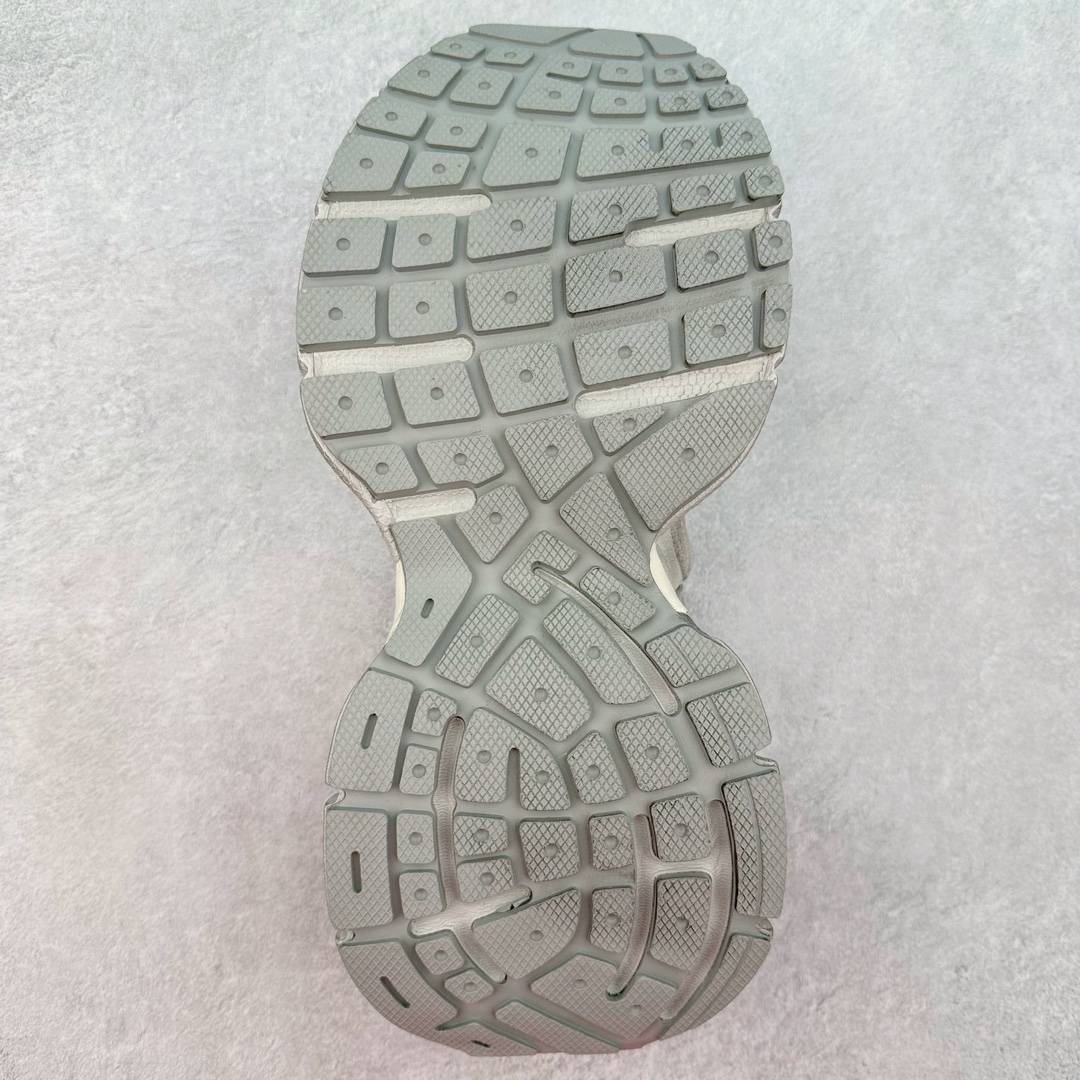 图片[9]-＃XP BALENCIAGA 3XL Sneakers 巴黎世家十代网布系带低帮走秀复古老爹鞋 全套原纸板楦头开发 最原汁原味的灵魂版型 全鞋荧光划线卡点 胶水把控整洁度追求极致完美 每一双都是工艺品 多重QC质检 超越公司货的品控标准 实实在在的免检产品 原盒原配 正确字体电绣 粗细、位置、大小正确 侧边TPU 透气孔匹配意产原版 正确分离大底 TPU软底 原版一致大底LOGO 立体感十足 原厂皮料水洗做旧 采购原厂网纱 不含皮革 网布材料和聚氨酯 磨损效果 鞋头边缘和后帮 Balenciaga 徽标 鞋面和后跟凸印尺码 鞋舌 3XL 橡胶品牌标识和反光细节 鞋帮拉袢和鞋舌拉祥 配反光细节 备用鞋带在鞋履前侧 可在穿着前取下 便于不同造型搭配 偏大一码 尺码：35 36 37 38 39 40 41 42 43 44 45-选品中心