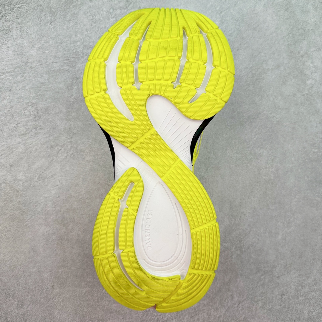 图片[9]-＃JC纯原 BALENCIAGA CIRCUIT 巴黎世家十三代圆头系带LOGO印花低帮老爹鞋 全套原纸板楦头开发 最原汁原味的灵魂版型 全鞋荧光划线卡点 胶水把控整洁度追求极致完美 每一双都是工艺品 多重QC质检 超越公司货的品控标准 实实在在的免检产品 原盒原配 正确字体电绣 粗细、位置、大小正确 侧边TPU 透气孔匹配意产原版 正确分离大底 TPU软底 原版一致大底LOGO 立体感十足 原厂皮料水洗做旧 采购原厂网纱 偏大一码 尺码：35 36 37 38 39 40 41 42 43 44 45 46-选品中心