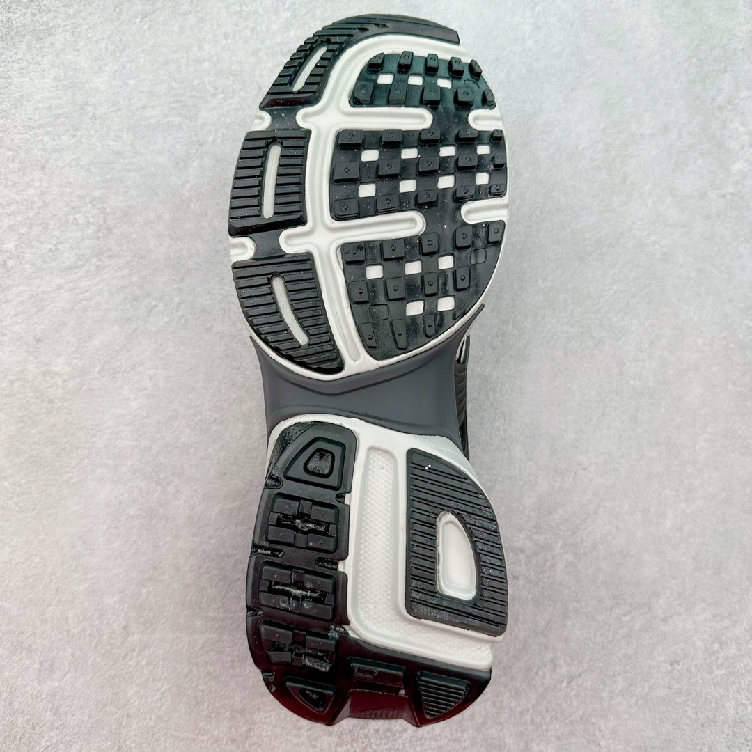 图片[9]-NK V2K Runtekk 减震防滑低帮 复古老爹鞋跑步鞋 FN0736-005 鞋款被命名为 Runtekk 设计上借鉴了 2000 年的跑鞋风格 配色上以金属银为主调 简练又有复古运动气质 材质上使用大面积网眼、皮革、TPU 组成 支撑和透气性肯定不错 中底处由 Cushlon 泡绵打造 保证在压马路时可以提供优秀脚感 并通过一手做旧氧化效果突出复古感 中底造型很容易让大家联想到巴黎世家3XL 增高效果同样不能忽视 尺码：36 36.5 37.5 38 38.5 39 40 40.5 41 42 42.5 43 44 44.5 45-选品中心