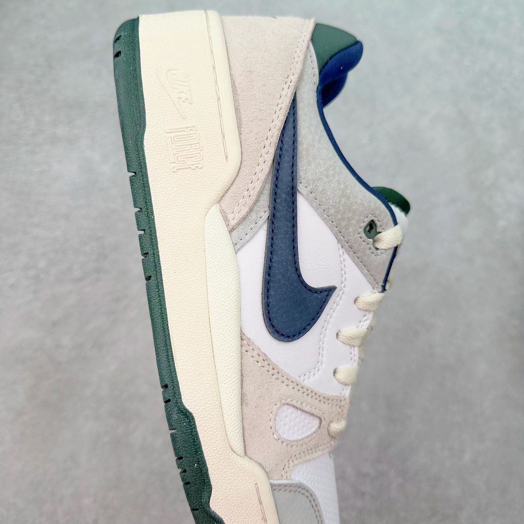 图片[6]-＃福利特价 NK Full Force Low 全力以赴系列中复古休闲运动文化篮球板鞋 复古风潮刮呀刮呀刮，鞋圈大厂们挖呀挖呀挖，感觉大家都有光明的未来！不过吧，这鞋款底蕴再怎么深，感觉也禁不住现在这挖法。所以除了单纯的老鞋复刻，大厂们也开发了不少新思路。估计绝大部分小伙伴，包括我在内，应该都没见过这款鞋。但莫名地，我总觉得这是不是一款古早时期的老鞋。毕竟这货，复古味实在太冲了！Full Force 选择采用全皮革鞋面，还有复杂框架➕纯白配色组合，复古氛围拿捏得十分精准。用作点缀的黑、红两色，也同样是 OG 气息拉满的存在。鞋舌标上的篮球 Logo，自带一种，富有年代感的独特辨识度。相当吸睛的，做旧中底➕红色外底组合，则是大大拉高了整鞋的潮流感。还有若隐若现，并不常见的凸印设计，给这鞋加了不少高级质感分。尺码：36 36.5 37.5 38 38.5 39 40 40.5 41 42 42.5 43 44 44.5 45-选品中心