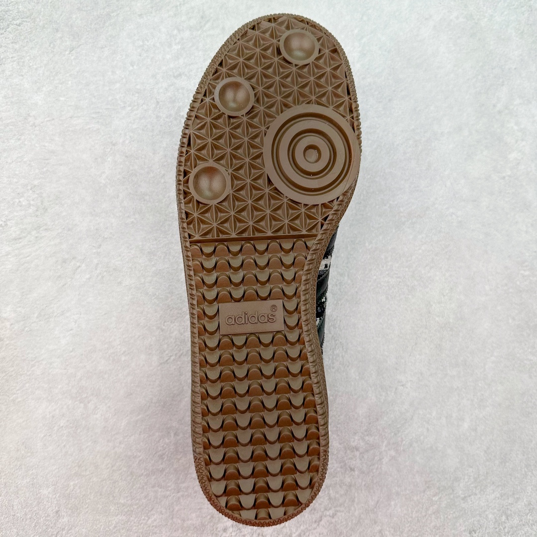 图片[9]-AD Original Samba OG 复古经典轻便板鞋 ST8866 这款桑巴鞋展示了高质量的工艺 带有装饰的超锁缝制和无缝的手感 柔软、柔软的皮革造型和标志性的3条纹完成了精致的外观 正规合身鞋带 鞋面上有绒面鞋垫 橡胶鞋底 享受正畸套筒软感 自50年代首次亮相以来就一直在赢得粉丝的青睐 尺码：36 36.5 37.5 38 38.5 39 40 40.5 41 42 42.5 43 44 44.5 45-选品中心