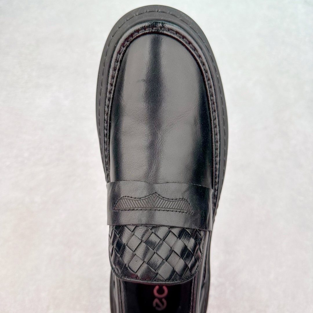 图片[4]-ECCO爱步男士乐福鞋 2024年新款牛皮皮鞋商务豆豆鞋都市伦敦系列 牛皮鞋面 触感如肤 甄选优质牛皮搭配柔软的纺织衬里，以缜密缝线细诉精湛工艺，集舒适与格调一体 圆头的款式设计令鞋头区域更加宽敞舒适，宽楦鞋型适应多种脚型，久穿不累 直接注塑PU鞋底，更加符合人体工学 轻盈柔软，舒适耐穿 沿袭时髦制鞋匠的工艺品质，将舒适脚感与百搭风尚巧妙融为一体，数道工序带来定制般的非凡体验 尺码：38 39 40 41 42 43（皮鞋码）-选品中心