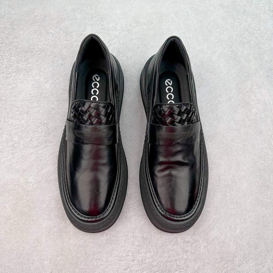 图片[2]-ECCO爱步男士乐福鞋 2024年新款牛皮皮鞋商务豆豆鞋都市伦敦系列 牛皮鞋面 触感如肤 甄选优质牛皮搭配柔软的纺织衬里，以缜密缝线细诉精湛工艺，集舒适与格调一体 圆头的款式设计令鞋头区域更加宽敞舒适，宽楦鞋型适应多种脚型，久穿不累 直接注塑PU鞋底，更加符合人体工学 轻盈柔软，舒适耐穿 沿袭时髦制鞋匠的工艺品质，将舒适脚感与百搭风尚巧妙融为一体，数道工序带来定制般的非凡体验 尺码：38 39 40 41 42 43（皮鞋码）-选品中心