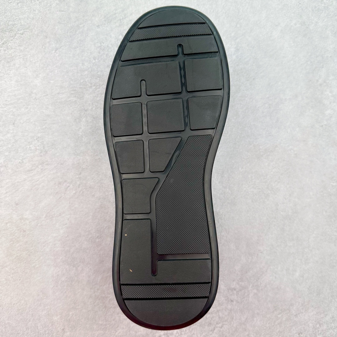 图片[9]-ECCO爱步男士乐福鞋 2024年新款牛皮皮鞋商务豆豆鞋都市伦敦系列 牛皮鞋面 触感如肤 甄选优质牛皮搭配柔软的纺织衬里，以缜密缝线细诉精湛工艺，集舒适与格调一体 圆头的款式设计令鞋头区域更加宽敞舒适，宽楦鞋型适应多种脚型，久穿不累 直接注塑PU鞋底，更加符合人体工学 轻盈柔软，舒适耐穿 沿袭时髦制鞋匠的工艺品质，将舒适脚感与百搭风尚巧妙融为一体，数道工序带来定制般的非凡体验 尺码：38 39 40 41 42 43（皮鞋码）-选品中心