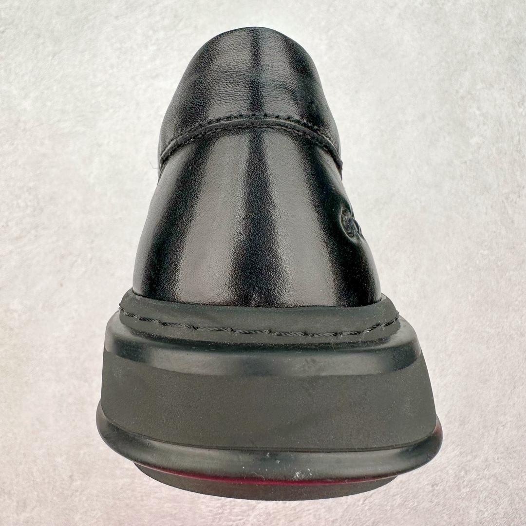 图片[8]-ECCO爱步男士乐福鞋 2024年新款牛皮皮鞋商务豆豆鞋都市伦敦系列 牛皮鞋面 触感如肤 甄选优质牛皮搭配柔软的纺织衬里，以缜密缝线细诉精湛工艺，集舒适与格调一体 圆头的款式设计令鞋头区域更加宽敞舒适，宽楦鞋型适应多种脚型，久穿不累 直接注塑PU鞋底，更加符合人体工学 轻盈柔软，舒适耐穿 沿袭时髦制鞋匠的工艺品质，将舒适脚感与百搭风尚巧妙融为一体，数道工序带来定制般的非凡体验 尺码：38 39 40 41 42 43（皮鞋码）-选品中心