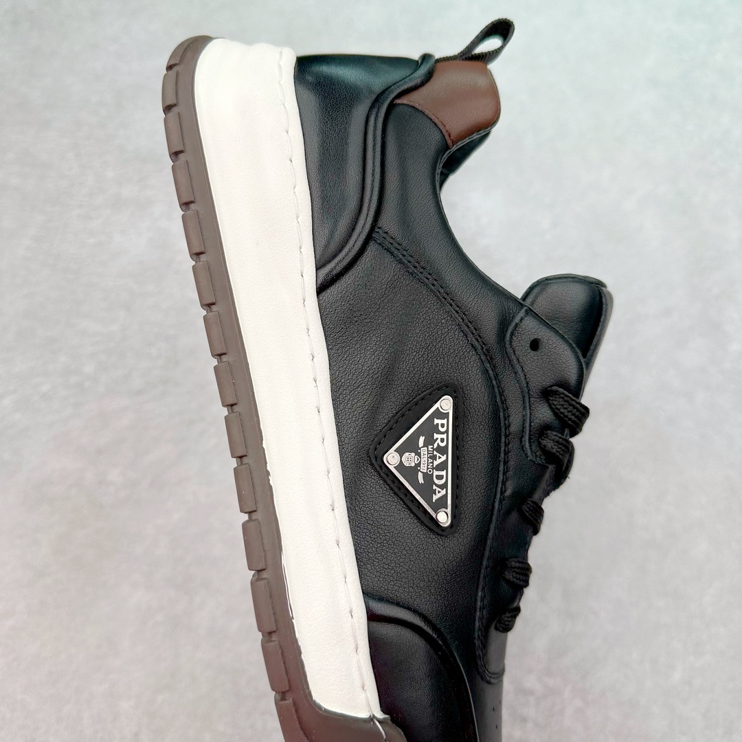 图片[6]-PRADA 普拉达 厚底徽标 低帮休闲运动鞋 广东大厂品质 专柜同步 大气个性更潮更抢眼更追求档次，它将颠覆旧念，与您共度时尚潮人必备! 面料采用原版进口小牛皮 牛皮内里垫脚 橡胶发泡大底 轻便防滑耐磨 脚感舒适 款式耐看做工精细 配以简洁利落的鞋楦 彰显男人的果敢和硬朗 尺码：39 40 41 42 43 44 比运动鞋偏大一码-选品中心