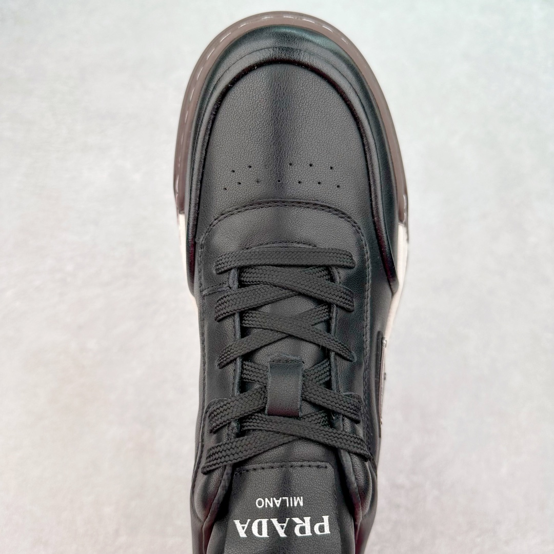 图片[4]-PRADA 普拉达 厚底徽标 低帮休闲运动鞋 广东大厂品质 专柜同步 大气个性更潮更抢眼更追求档次，它将颠覆旧念，与您共度时尚潮人必备! 面料采用原版进口小牛皮 牛皮内里垫脚 橡胶发泡大底 轻便防滑耐磨 脚感舒适 款式耐看做工精细 配以简洁利落的鞋楦 彰显男人的果敢和硬朗 尺码：39 40 41 42 43 44 比运动鞋偏大一码-选品中心