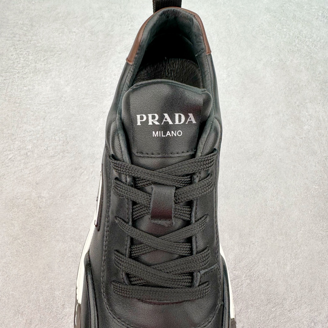 图片[5]-PRADA 普拉达 厚底徽标 低帮休闲运动鞋 广东大厂品质 专柜同步 大气个性更潮更抢眼更追求档次，它将颠覆旧念，与您共度时尚潮人必备! 面料采用原版进口小牛皮 牛皮内里垫脚 橡胶发泡大底 轻便防滑耐磨 脚感舒适 款式耐看做工精细 配以简洁利落的鞋楦 彰显男人的果敢和硬朗 尺码：39 40 41 42 43 44 比运动鞋偏大一码-选品中心