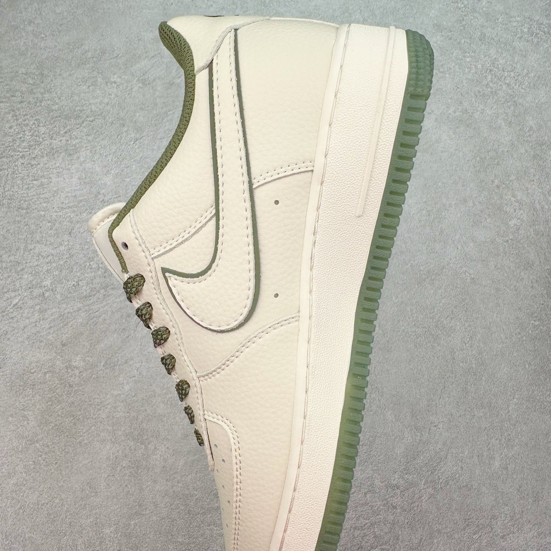 图片[7]-NK Air Force 1´07 Low 空军一号低帮百搭休闲运动板鞋 RC2369-173 柔软、弹性十足的缓震性能和出色的中底设计 横跨复古与现代的外型结合 造就出风靡全球 三十多年的Force 1 直到今天还深受青睐 尺码：36 36.5 37.5 38 38.5 39 40 40.5 41 42 42.5 43 44 44.5 45-选品中心