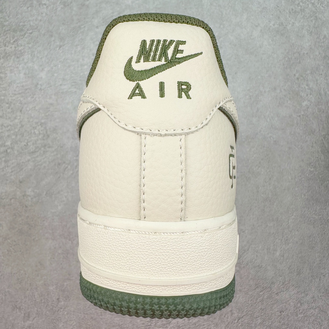 图片[8]-NK Air Force 1´07 Low 空军一号低帮百搭休闲运动板鞋 RC2369-173 柔软、弹性十足的缓震性能和出色的中底设计 横跨复古与现代的外型结合 造就出风靡全球 三十多年的Force 1 直到今天还深受青睐 尺码：36 36.5 37.5 38 38.5 39 40 40.5 41 42 42.5 43 44 44.5 45-选品中心