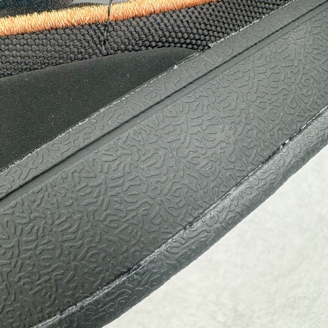 图片[19]-＃灭世/Max NK Book 1 Devin Booker 德文·布克一代男子实战篮球鞋 黑金 FJ4250-001 灭世纯原革新出货‼️缓震配置独家革新！实战属性直接拉满👊🏻实战 天花板上限再度提升！实战亲测-性能体验吊打国产同价位鞋款（为满足海外市场 布克一代最大尺码为47.5） ⚫️增配前掌鹅蛋ZOOM ➕抗扭片➕后掌马蹄ZOOM气垫（正品仅配置后掌zoom气垫） ⚫️采用科比4代鞋楦以及龙骨数据打造！小科4实至名归！（完美解决正品压脚趾问题） ⚫️鞋身➕鞋头增配高频补强层，提升鞋头以及脚踝支撑性 ⚫️鞋垫采用科比4代元年高弹缓震垫材质-磨合一场直接贴合脚型☑️ ⚫️外底加厚2mm，wow10止滑配方，无需磨合，抓地性能原地起飞 最强布克一代有且只在灭世纯原（支持市场任意货品正面PK） 真材实料，肉眼可见！革新升级绝非空穴来风！灭世纯原内外兼修，用态度诠释实战新篇章👊🏻 Book 1 尺码 39-47.5-选品中心