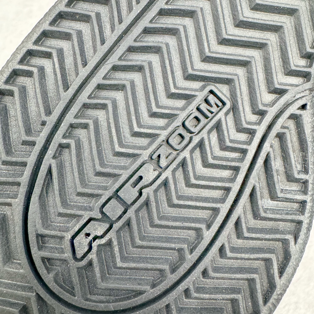 图片[20]-＃灭世/Max NK Book 1 Devin Booker 德文·布克一代男子实战篮球鞋 黑金 FJ4250-001 灭世纯原革新出货‼️缓震配置独家革新！实战属性直接拉满👊🏻实战 天花板上限再度提升！实战亲测-性能体验吊打国产同价位鞋款（为满足海外市场 布克一代最大尺码为47.5） ⚫️增配前掌鹅蛋ZOOM ➕抗扭片➕后掌马蹄ZOOM气垫（正品仅配置后掌zoom气垫） ⚫️采用科比4代鞋楦以及龙骨数据打造！小科4实至名归！（完美解决正品压脚趾问题） ⚫️鞋身➕鞋头增配高频补强层，提升鞋头以及脚踝支撑性 ⚫️鞋垫采用科比4代元年高弹缓震垫材质-磨合一场直接贴合脚型☑️ ⚫️外底加厚2mm，wow10止滑配方，无需磨合，抓地性能原地起飞 最强布克一代有且只在灭世纯原（支持市场任意货品正面PK） 真材实料，肉眼可见！革新升级绝非空穴来风！灭世纯原内外兼修，用态度诠释实战新篇章👊🏻 Book 1 尺码 39-47.5-选品中心