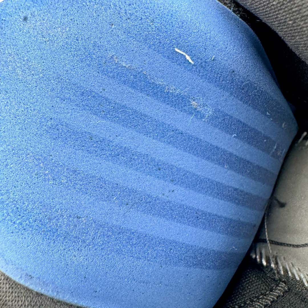 图片[10]-＃灭世/Max NK Book 1 Devin Booker 德文·布克一代男子实战篮球鞋 黑金 FJ4250-001 灭世纯原革新出货‼️缓震配置独家革新！实战属性直接拉满👊🏻实战 天花板上限再度提升！实战亲测-性能体验吊打国产同价位鞋款（为满足海外市场 布克一代最大尺码为47.5） ⚫️增配前掌鹅蛋ZOOM ➕抗扭片➕后掌马蹄ZOOM气垫（正品仅配置后掌zoom气垫） ⚫️采用科比4代鞋楦以及龙骨数据打造！小科4实至名归！（完美解决正品压脚趾问题） ⚫️鞋身➕鞋头增配高频补强层，提升鞋头以及脚踝支撑性 ⚫️鞋垫采用科比4代元年高弹缓震垫材质-磨合一场直接贴合脚型☑️ ⚫️外底加厚2mm，wow10止滑配方，无需磨合，抓地性能原地起飞 最强布克一代有且只在灭世纯原（支持市场任意货品正面PK） 真材实料，肉眼可见！革新升级绝非空穴来风！灭世纯原内外兼修，用态度诠释实战新篇章👊🏻 Book 1 尺码 39-47.5-选品中心