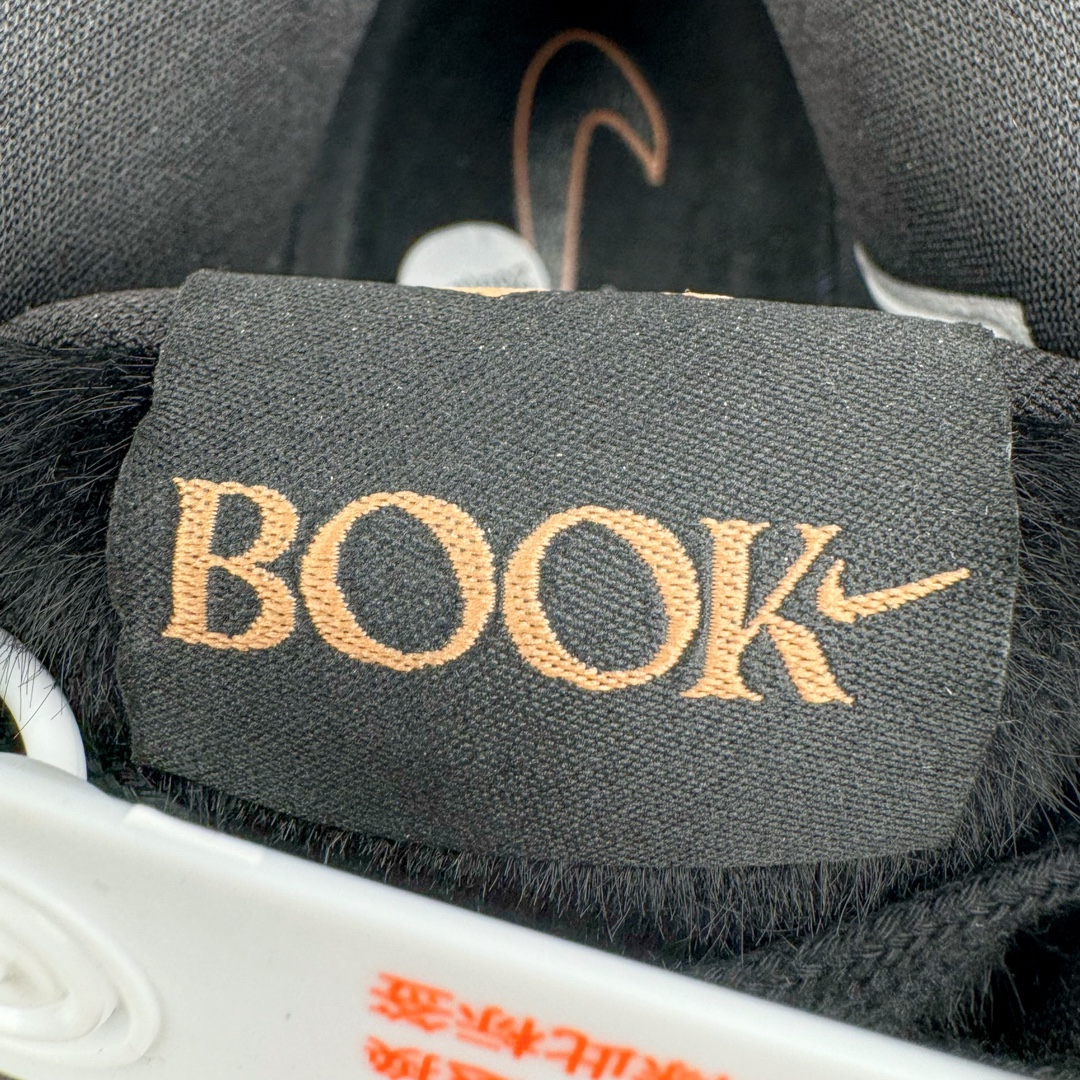 图片[13]-＃灭世/Max NK Book 1 Devin Booker 德文·布克一代男子实战篮球鞋 黑金 FJ4250-001 灭世纯原革新出货‼️缓震配置独家革新！实战属性直接拉满👊🏻实战 天花板上限再度提升！实战亲测-性能体验吊打国产同价位鞋款（为满足海外市场 布克一代最大尺码为47.5） ⚫️增配前掌鹅蛋ZOOM ➕抗扭片➕后掌马蹄ZOOM气垫（正品仅配置后掌zoom气垫） ⚫️采用科比4代鞋楦以及龙骨数据打造！小科4实至名归！（完美解决正品压脚趾问题） ⚫️鞋身➕鞋头增配高频补强层，提升鞋头以及脚踝支撑性 ⚫️鞋垫采用科比4代元年高弹缓震垫材质-磨合一场直接贴合脚型☑️ ⚫️外底加厚2mm，wow10止滑配方，无需磨合，抓地性能原地起飞 最强布克一代有且只在灭世纯原（支持市场任意货品正面PK） 真材实料，肉眼可见！革新升级绝非空穴来风！灭世纯原内外兼修，用态度诠释实战新篇章👊🏻 Book 1 尺码 39-47.5-选品中心