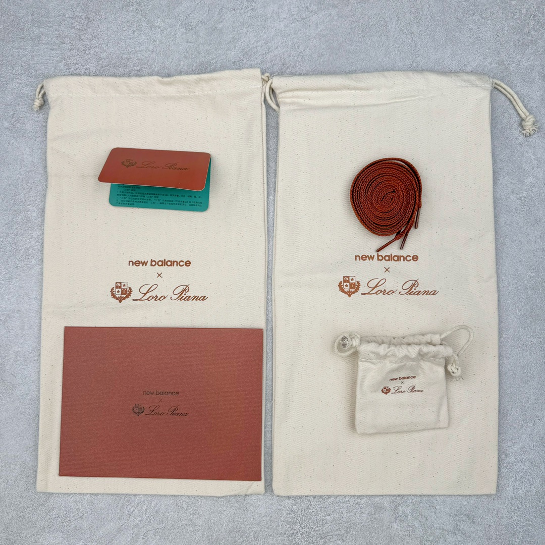 图片[25]-＃ZC总裁 Loro Piana x New Balance 新百伦NB990V6 第六代总统复古慢跑鞋 联名灰酒红 U990LO6 本次联名选择以美产990V6鞋型为蓝本，鞋面由奶油色和灰褐色拼接打造，N字Logo、鞋底、以及鞋舌处加入了Loro Piana经典的勃艮第红勾勒。鞋舌标签上印有\\\”Loro Piana\\\”标识，彰显特殊身份，整体颜值不俗。材质方面也主打一个奢华，采用针织网眼和升级版优质麂皮打造，并且融入了 Loro Piana 标志性的 Pecora Nera 羊毛，后跟和鞋底搭载ENCAP和 FuelCell缓冲技术，上脚舒适度得以保证，确实是史上最奢华的一双990V6联名了。原盒原配 正确3M反光细节 原楦原纸版开发 正确6层组合底模精密开发 后跟透明TPU水晶装饰条稳固 沿用了引以为傲的跑鞋手工技艺 采用猪皮绒面并包裹局部透气网面的鞋身设计 菱网鞋舌上刻有New Balance USA 鞋面依旧身着经典的大热之灰 彰显了其高端的品质身份 尺码：36 37 37.5 38 38.5 39 40 40.5 41.5 42 42.5 43 44 44.5 45 46.5-选品中心