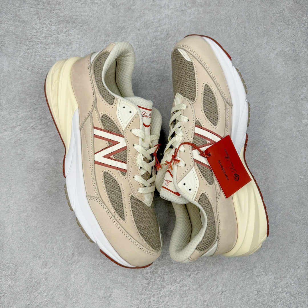 图片[3]-＃ZC总裁 Loro Piana x New Balance 新百伦NB990V6 第六代总统复古慢跑鞋 联名灰酒红 U990LO6 本次联名选择以美产990V6鞋型为蓝本，鞋面由奶油色和灰褐色拼接打造，N字Logo、鞋底、以及鞋舌处加入了Loro Piana经典的勃艮第红勾勒。鞋舌标签上印有\\\”Loro Piana\\\”标识，彰显特殊身份，整体颜值不俗。材质方面也主打一个奢华，采用针织网眼和升级版优质麂皮打造，并且融入了 Loro Piana 标志性的 Pecora Nera 羊毛，后跟和鞋底搭载ENCAP和 FuelCell缓冲技术，上脚舒适度得以保证，确实是史上最奢华的一双990V6联名了。原盒原配 正确3M反光细节 原楦原纸版开发 正确6层组合底模精密开发 后跟透明TPU水晶装饰条稳固 沿用了引以为傲的跑鞋手工技艺 采用猪皮绒面并包裹局部透气网面的鞋身设计 菱网鞋舌上刻有New Balance USA 鞋面依旧身着经典的大热之灰 彰显了其高端的品质身份 尺码：36 37 37.5 38 38.5 39 40 40.5 41.5 42 42.5 43 44 44.5 45 46.5-选品中心