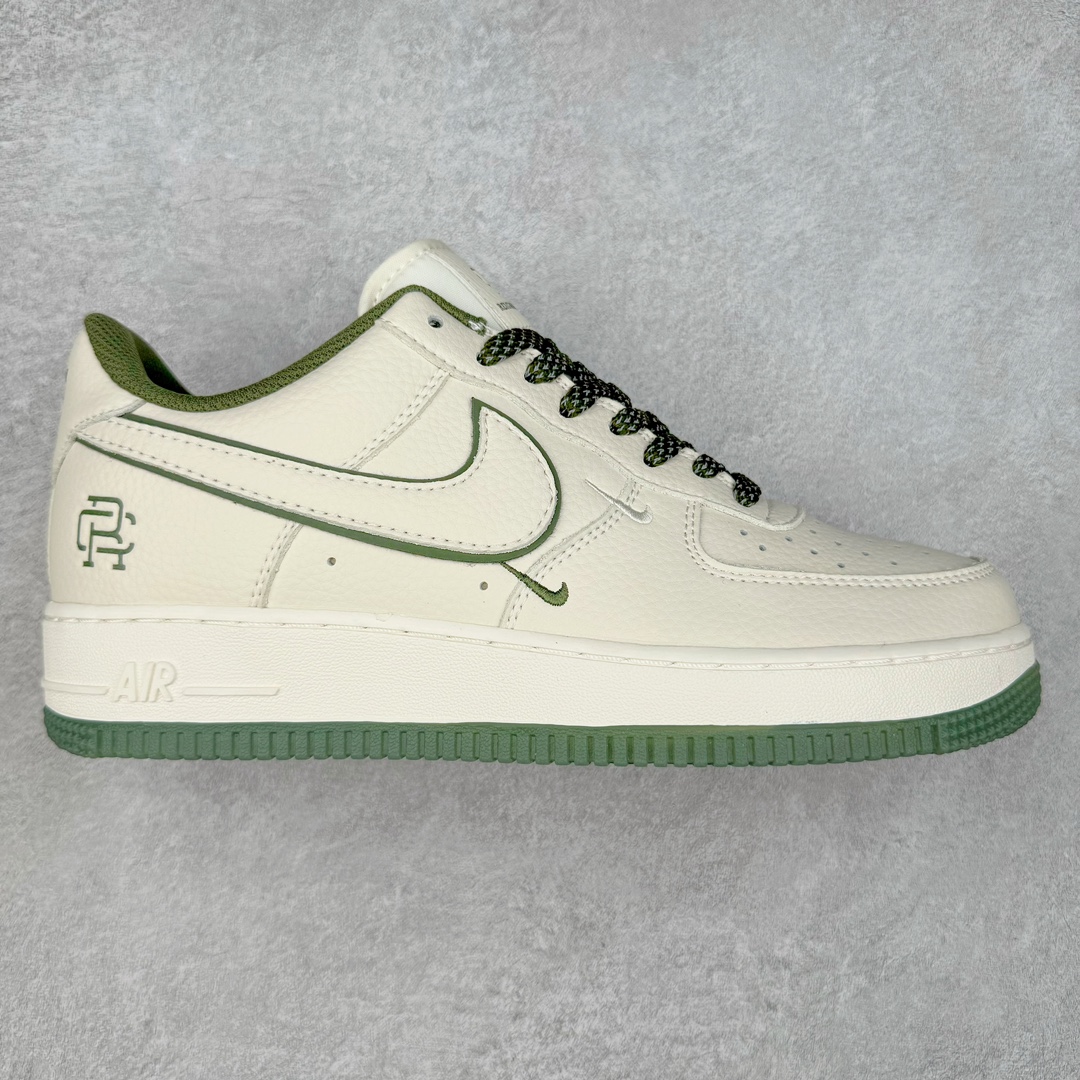 NK Air Force 1´07 Low 空军一号低帮百搭休闲运动板鞋 RC2369-173 柔软、弹性十足的缓震性能和出色的中底设计 横跨复古与现代的外型结合 造就出风靡全球 三十多年的Force 1 直到今天还深受青睐 尺码：36 36.5 37.5 38 38.5 39 40 40.5 41 42 42.5 43 44 44.5 45-选品中心