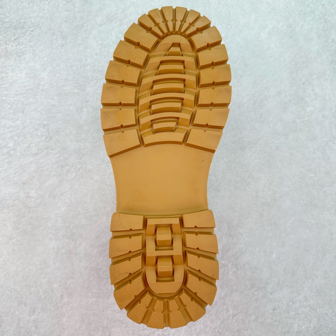 图片[9]-Timberland添柏岚/天伯伦户外高帮休闲大黄靴系列 #广东大厂品质 原盒原包装 #24ss新款 时尚潮流搭配 面料采用意大利🇮🇹顶级磨砂细纹牛皮 搭配防臭防腐真皮乳胶鞋垫 大底到五金都是代工厂原材料制作 同原版固特异永不开胶工艺 好货不杀猪 首单质量严格把控 全网独家首发 品质毋庸置疑 全套官网统一包装 给您完美的穿着体验 质量考究耐穿 型男必备 专治不帅 高品质脚感一流 今年冬季防寒户外专用 日常随意搭配 尺码：38 39 40 41 42 43 44（皮鞋码）-选品中心