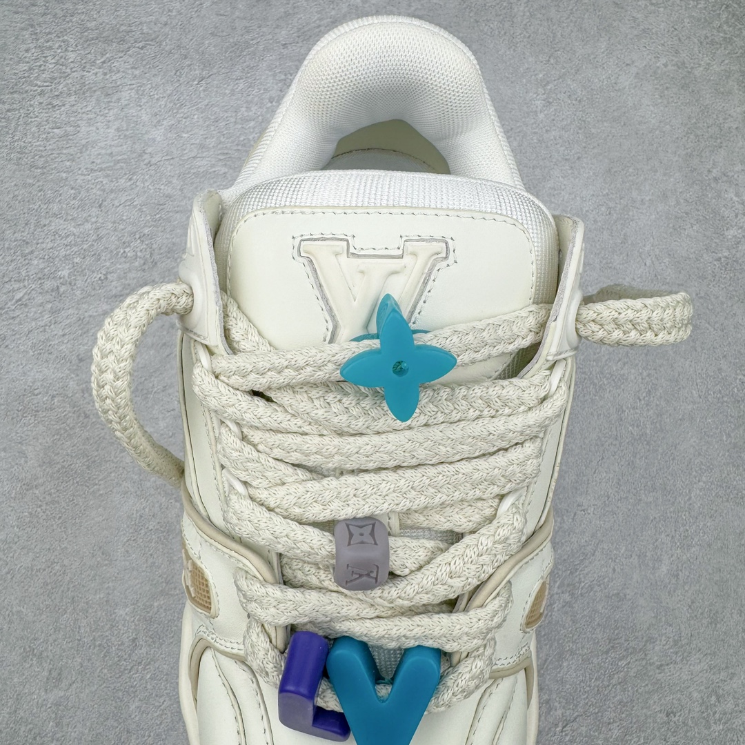 图片[5]-＃FS纯原特价 lv Trainer Maxi 小胖丁系列面包鞋 驴牌23S时尚走秀款 原版购入开发历时半年开发打造 原版完美楦型 多次调试 达到还原99% 鞋面独家订制细柔小牛皮 厚实织物鞋带 独家私模超轻TPU大底 原配扣子串珠 正确原装黄色鞋盒 正确中底印花 鞋面印花3D高频深度立体 全鞋电脑针车 紧密相连 针距密度一致 皮面裁剪部位 统一油边封口工艺 备受瞩目火热面包鞋再次拉满流量 各地网红上脚 立体饱满的彩色面包鞋身 超大版型重新诠释了 Virgil Abloh大热lv运动时装鞋 完美增高5CM Size 35 36 37 38 39 40 41 42 43 44 45-选品中心