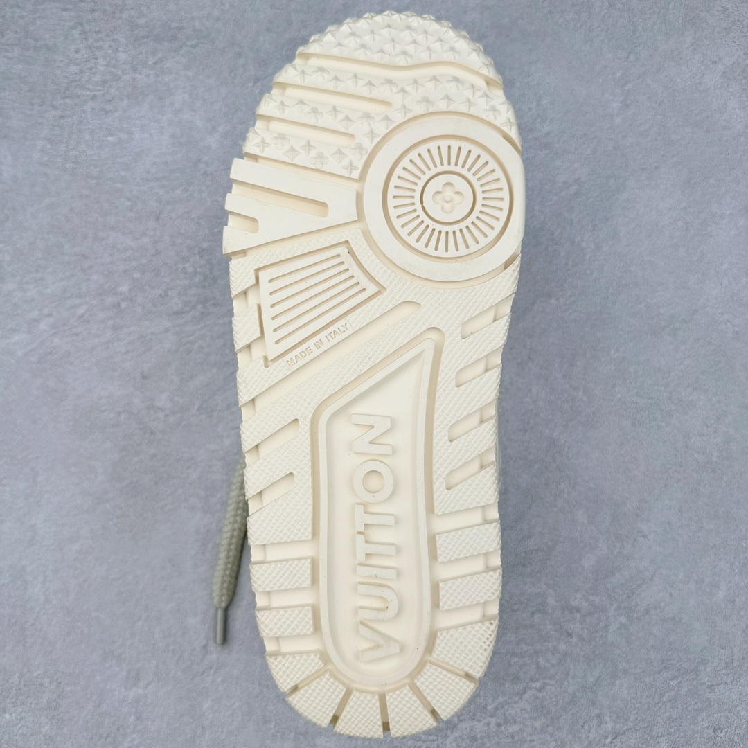 图片[9]-＃FS纯原特价 lv Trainer Maxi 小胖丁系列面包鞋 驴牌23S时尚走秀款 原版购入开发历时半年开发打造 原版完美楦型 多次调试 达到还原99% 鞋面独家订制细柔小牛皮 厚实织物鞋带 独家私模超轻TPU大底 原配扣子串珠 正确原装黄色鞋盒 正确中底印花 鞋面印花3D高频深度立体 全鞋电脑针车 紧密相连 针距密度一致 皮面裁剪部位 统一油边封口工艺 备受瞩目火热面包鞋再次拉满流量 各地网红上脚 立体饱满的彩色面包鞋身 超大版型重新诠释了 Virgil Abloh大热lv运动时装鞋 完美增高5CM Size 35 36 37 38 39 40 41 42 43 44 45-选品中心