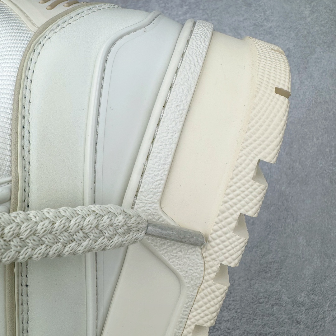 图片[14]-＃FS纯原特价 lv Trainer Maxi 小胖丁系列面包鞋 驴牌23S时尚走秀款 原版购入开发历时半年开发打造 原版完美楦型 多次调试 达到还原99% 鞋面独家订制细柔小牛皮 厚实织物鞋带 独家私模超轻TPU大底 原配扣子串珠 正确原装黄色鞋盒 正确中底印花 鞋面印花3D高频深度立体 全鞋电脑针车 紧密相连 针距密度一致 皮面裁剪部位 统一油边封口工艺 备受瞩目火热面包鞋再次拉满流量 各地网红上脚 立体饱满的彩色面包鞋身 超大版型重新诠释了 Virgil Abloh大热lv运动时装鞋 完美增高5CM Size 35 36 37 38 39 40 41 42 43 44 45-选品中心