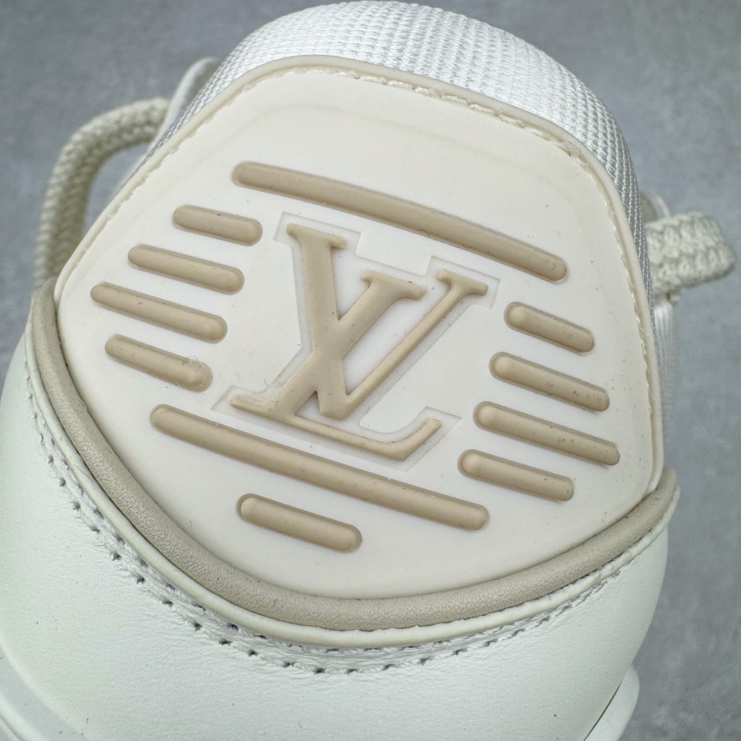 图片[13]-＃FS纯原特价 lv Trainer Maxi 小胖丁系列面包鞋 驴牌23S时尚走秀款 原版购入开发历时半年开发打造 原版完美楦型 多次调试 达到还原99% 鞋面独家订制细柔小牛皮 厚实织物鞋带 独家私模超轻TPU大底 原配扣子串珠 正确原装黄色鞋盒 正确中底印花 鞋面印花3D高频深度立体 全鞋电脑针车 紧密相连 针距密度一致 皮面裁剪部位 统一油边封口工艺 备受瞩目火热面包鞋再次拉满流量 各地网红上脚 立体饱满的彩色面包鞋身 超大版型重新诠释了 Virgil Abloh大热lv运动时装鞋 完美增高5CM Size 35 36 37 38 39 40 41 42 43 44 45-选品中心