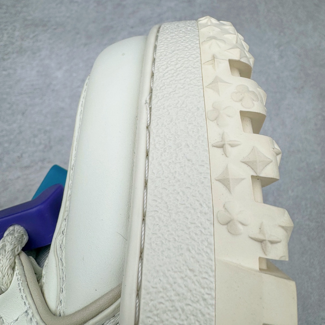 图片[18]-＃FS纯原特价 lv Trainer Maxi 小胖丁系列面包鞋 驴牌23S时尚走秀款 原版购入开发历时半年开发打造 原版完美楦型 多次调试 达到还原99% 鞋面独家订制细柔小牛皮 厚实织物鞋带 独家私模超轻TPU大底 原配扣子串珠 正确原装黄色鞋盒 正确中底印花 鞋面印花3D高频深度立体 全鞋电脑针车 紧密相连 针距密度一致 皮面裁剪部位 统一油边封口工艺 备受瞩目火热面包鞋再次拉满流量 各地网红上脚 立体饱满的彩色面包鞋身 超大版型重新诠释了 Virgil Abloh大热lv运动时装鞋 完美增高5CM Size 35 36 37 38 39 40 41 42 43 44 45-选品中心