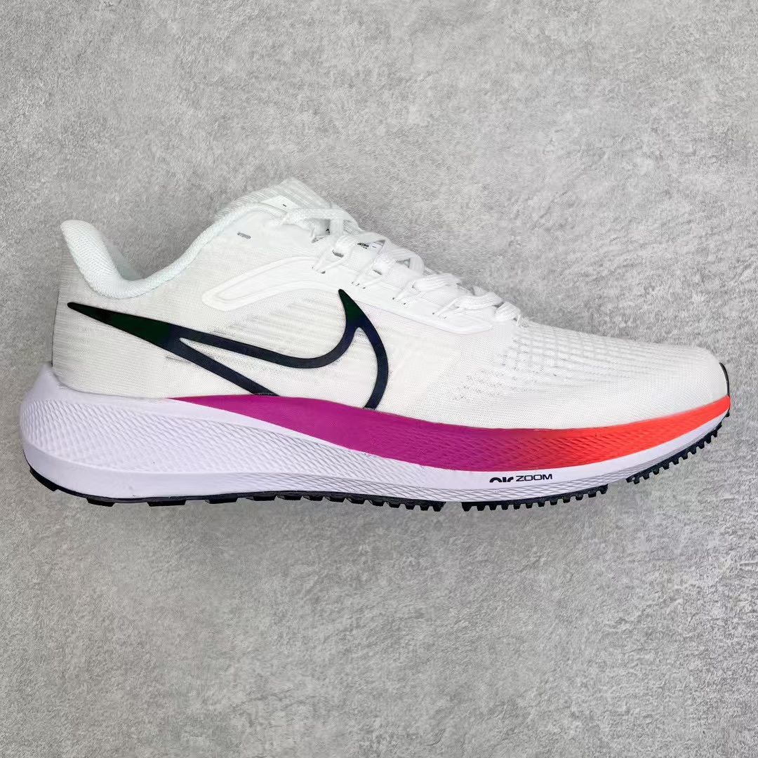 图片[4]-＃长期补货 超级跑量神器 NK Zoom Pegasus 39 登月39代系列 网纱透气缓震疾速跑鞋 中底内置Zoom Air 气垫 假一赔十 工厂个位数利润 淡季生产只为养工人 焕新升级 助力攻克湿滑的跑步征程 外底设计结合凹槽 铸就非凡抓地力 粘性橡胶助力提供非凡抓地力 合成材质与织物包覆双足 营造如袜子般透气舒适的穿着体验 传统鞋带系统易于调节 塑就个性化贴合体验 尺码：36 36.5 37.5 38 38.5 39 40 40.5 41 42 42.5 43 44 44.5 45-选品中心