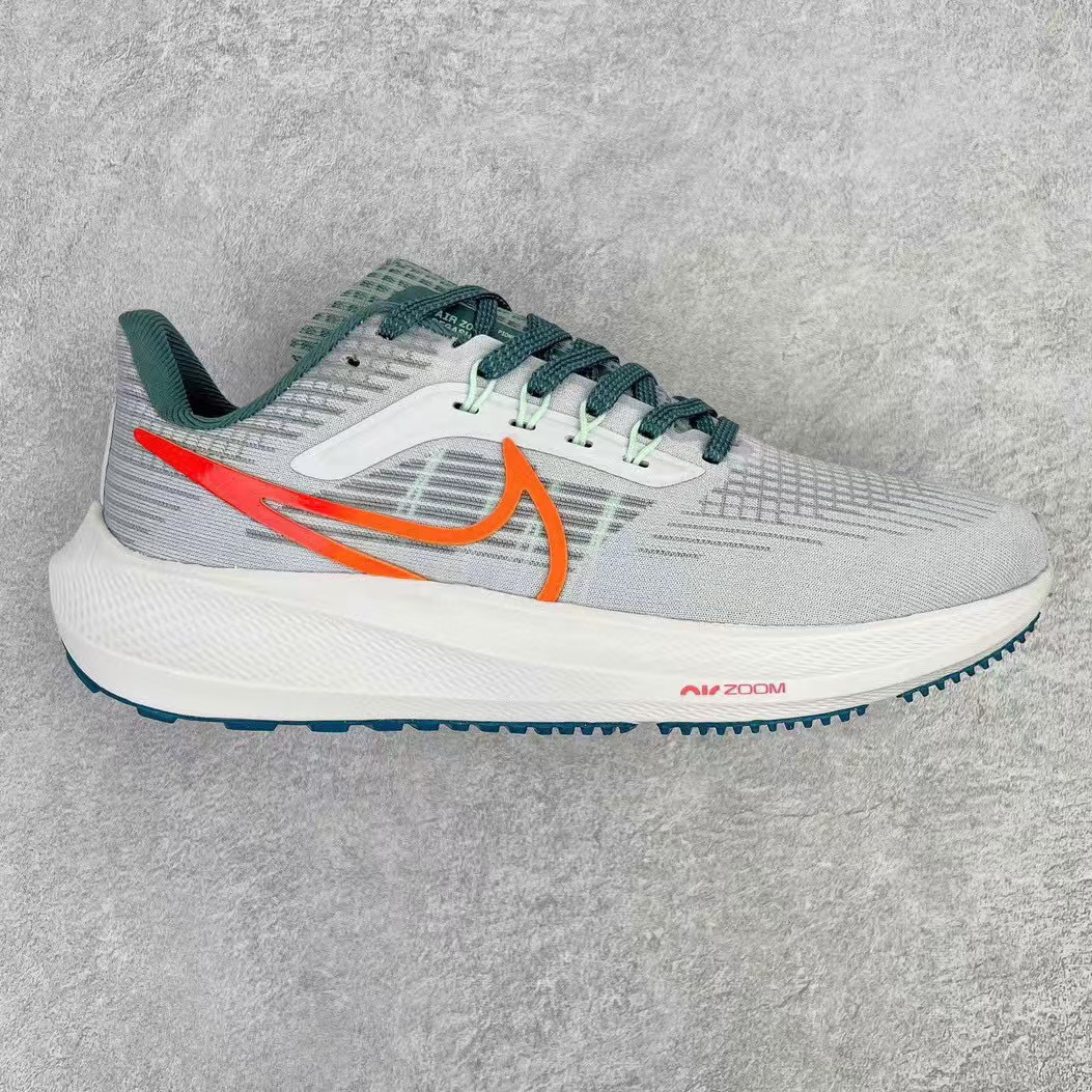 图片[2]-＃长期补货 超级跑量神器 NK Zoom Pegasus 39 登月39代系列 网纱透气缓震疾速跑鞋 中底内置Zoom Air 气垫 假一赔十 工厂个位数利润 淡季生产只为养工人 焕新升级 助力攻克湿滑的跑步征程 外底设计结合凹槽 铸就非凡抓地力 粘性橡胶助力提供非凡抓地力 合成材质与织物包覆双足 营造如袜子般透气舒适的穿着体验 传统鞋带系统易于调节 塑就个性化贴合体验 尺码：36 36.5 37.5 38 38.5 39 40 40.5 41 42 42.5 43 44 44.5 45-选品中心