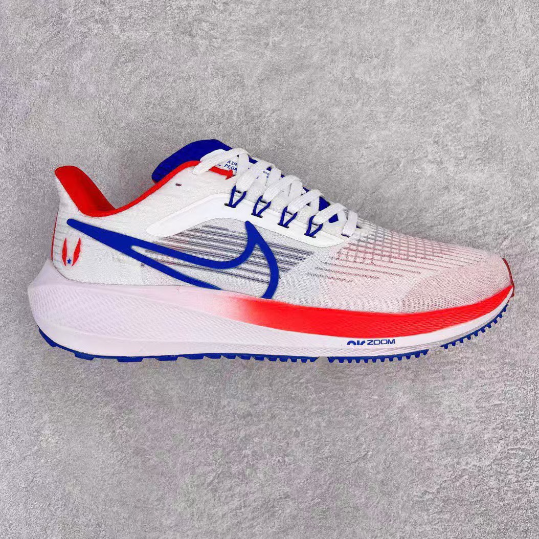 ＃长期补货 超级跑量神器 NK Zoom Pegasus 39 登月39代系列 网纱透气缓震疾速跑鞋 中底内置Zoom Air 气垫 假一赔十 工厂个位数利润 淡季生产只为养工人 焕新升级 助力攻克湿滑的跑步征程 外底设计结合凹槽 铸就非凡抓地力 粘性橡胶助力提供非凡抓地力 合成材质与织物包覆双足 营造如袜子般透气舒适的穿着体验 传统鞋带系统易于调节 塑就个性化贴合体验 尺码：36 36.5 37.5 38 38.5 39 40 40.5 41 42 42.5 43 44 44.5 45-选品中心