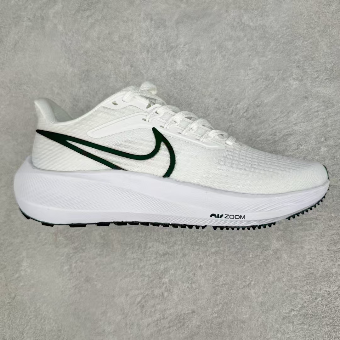 图片[5]-＃长期补货 超级跑量神器 NK Zoom Pegasus 39 登月39代系列 网纱透气缓震疾速跑鞋 中底内置Zoom Air 气垫 假一赔十 工厂个位数利润 淡季生产只为养工人 焕新升级 助力攻克湿滑的跑步征程 外底设计结合凹槽 铸就非凡抓地力 粘性橡胶助力提供非凡抓地力 合成材质与织物包覆双足 营造如袜子般透气舒适的穿着体验 传统鞋带系统易于调节 塑就个性化贴合体验 尺码：36 36.5 37.5 38 38.5 39 40 40.5 41 42 42.5 43 44 44.5 45-选品中心