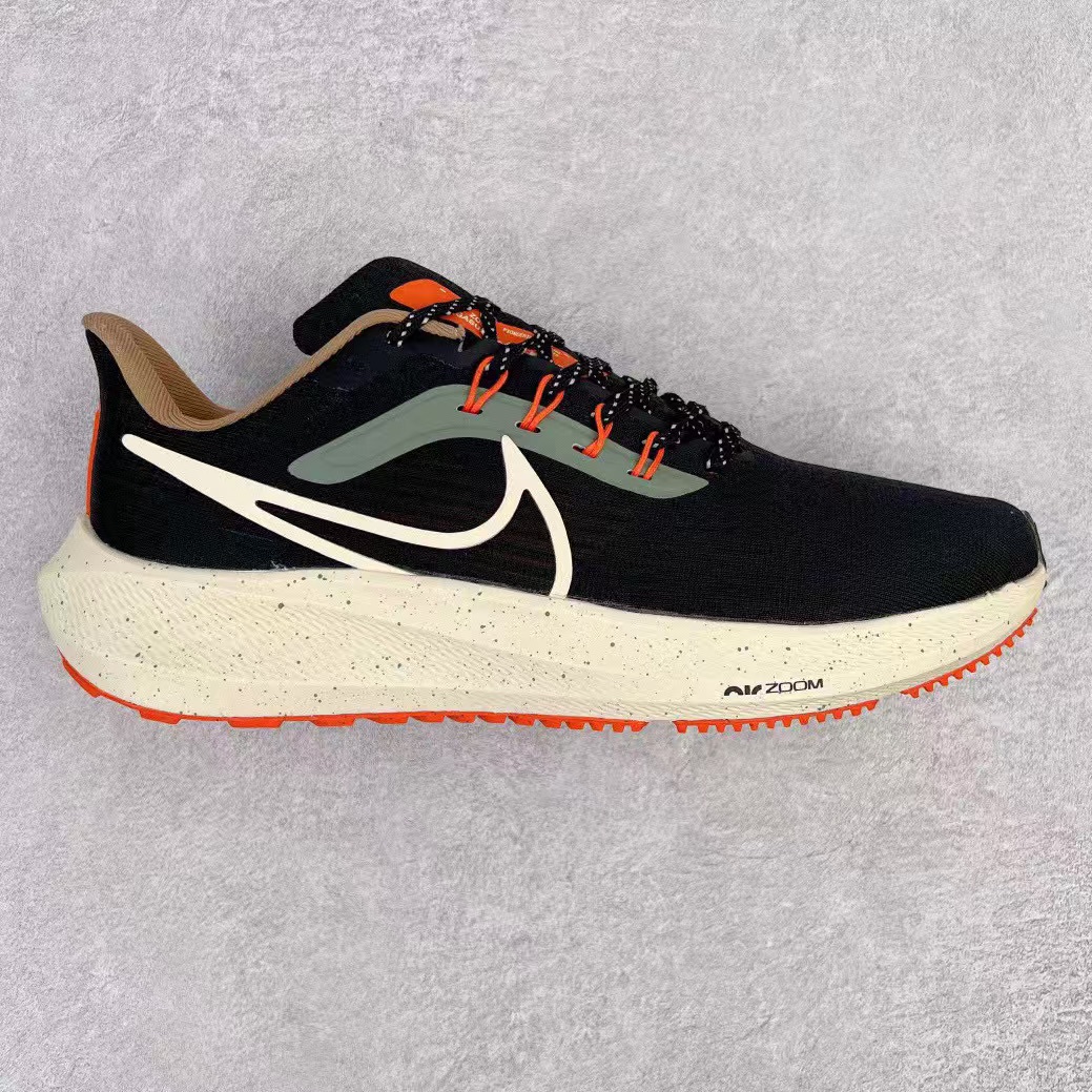 图片[11]-＃长期补货 超级跑量神器 NK Zoom Pegasus 39 登月39代系列 网纱透气缓震疾速跑鞋 中底内置Zoom Air 气垫 假一赔十 工厂个位数利润 淡季生产只为养工人 焕新升级 助力攻克湿滑的跑步征程 外底设计结合凹槽 铸就非凡抓地力 粘性橡胶助力提供非凡抓地力 合成材质与织物包覆双足 营造如袜子般透气舒适的穿着体验 传统鞋带系统易于调节 塑就个性化贴合体验 尺码：36 36.5 37.5 38 38.5 39 40 40.5 41 42 42.5 43 44 44.5 45-选品中心