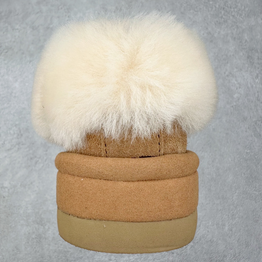 图片[8]-＃GD UGG 6390经典秋冬羊皮毛一体雪地靴 隆丰A级澳洲进口羊皮毛一体 完全遵循ZP工艺流程 代工厂原厂版师 秉承无原鞋不开发选择 注重每一处细节 市面最正版型 TREADLITE\\\”轻翼\\\”科技外底 轻便/耐用/柔韧/桩型【售后郑重承诺】一个月内若出现重大脱胶/断底等质量问题 直接为您换新 翻毛皮鞋面 细腻亲肤再生聚酯纤维滚边 舒适易打理 保暖性佳 UGG plush™ 里衬和内底 茸软亲肤 舒适暖足 经典鞋型搭配轻盈厚底 稳稳拿捏秋冬出街时髦造型 Treadlite by UGG 轻翼大底 轻盈缓震 为双足减负 舒适轻便 助你轻松畅玩整天 尺码：35 36 37 38 39 40-选品中心