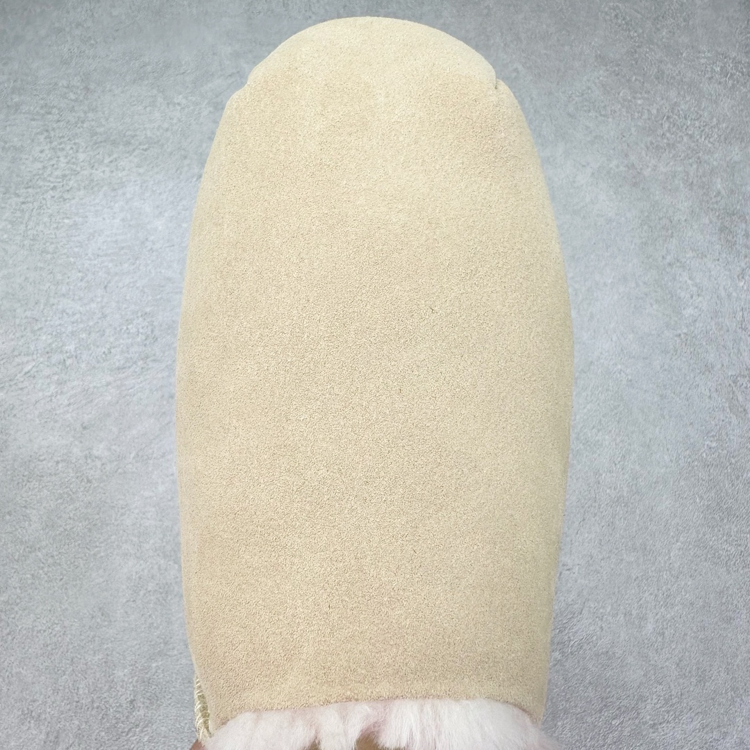 图片[4]-＃GD UGG 8215经典秋冬羊皮毛一体雪地靴 隆丰A级澳洲进口羊皮毛一体 完全遵循ZP工艺流程 代工厂原厂版师 秉承无原鞋不开发选择 注重每一处细节 市面最正版型 TREADLITE\\\”轻翼\\\”科技外底 轻便/耐用/柔韧/桩型【售后郑重承诺】一个月内若出现重大脱胶/断底等质量问题 直接为您换新 翻毛皮鞋面 细腻亲肤再生聚酯纤维滚边 舒适易打理 保暖性佳 UGG plush™ 里衬和内底 茸软亲肤 舒适暖足 经典鞋型搭配轻盈厚底 稳稳拿捏秋冬出街时髦造型 Treadlite by UGG 轻翼大底 轻盈缓震 为双足减负 舒适轻便 助你轻松畅玩整天 尺码：35 36 37 38 39 40-选品中心