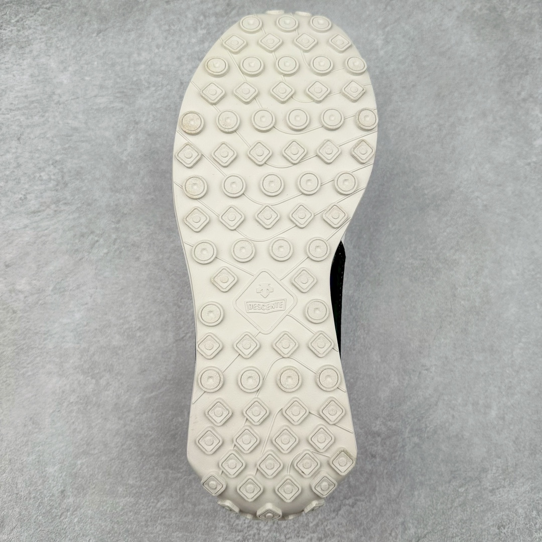 图片[9]-DESCENTE 迪桑特系带舒适百搭防滑耐磨低帮生活休闲鞋 原楦原纸版开发版型 鞋底设计有特殊的纹理或材料 以增加摩擦力 减少滑倒的风险 使用耐用的材料制成 能够承受长时间的使用和摩擦 减少磨损 尺码：36 36.5 37 38 38.5 39 40 40.5 41 42 42.5 43 44 45-选品中心