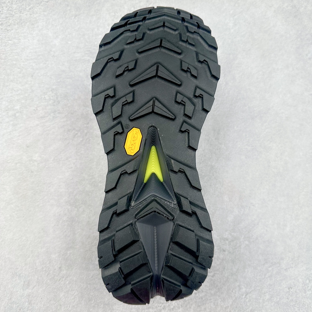 图片[9]-HOKA SKYLINE-FLOAT X 为HOKA首双搭载PeBax推进板的户外登山鞋，为近期大受欢迎的快速登山趋势打造，可同时对应越野跑与快速登山需求。90%蓖麻油提炼制造的Pebax推进版，搭配以甘蔗材质提炼的双密度EVA中底，为登山者带来源源不绝的前进能量。后跟外侧加长的Swallowtail Heel燕尾设计，同时提供上坡有感推进力、下坡步态更顺畅转换的快速登山新体验，适合想尝试轻量化登山，追求快速登山，但希望同时保持支撑推进力的族群。SKYLINE-FLOAT X使用Vibram黄金大底XS Trek复合橡胶成分，兼具耐磨与抓地力，搭配全新设计的5mm大底鞋齿与鞋纹，让克服崎岖地形更轻松，落地更稳定。 尺码：36 36.5 37.5 38 38.5 39 40 40.5 41 42 42.5 43 44 44.5 45-选品中心