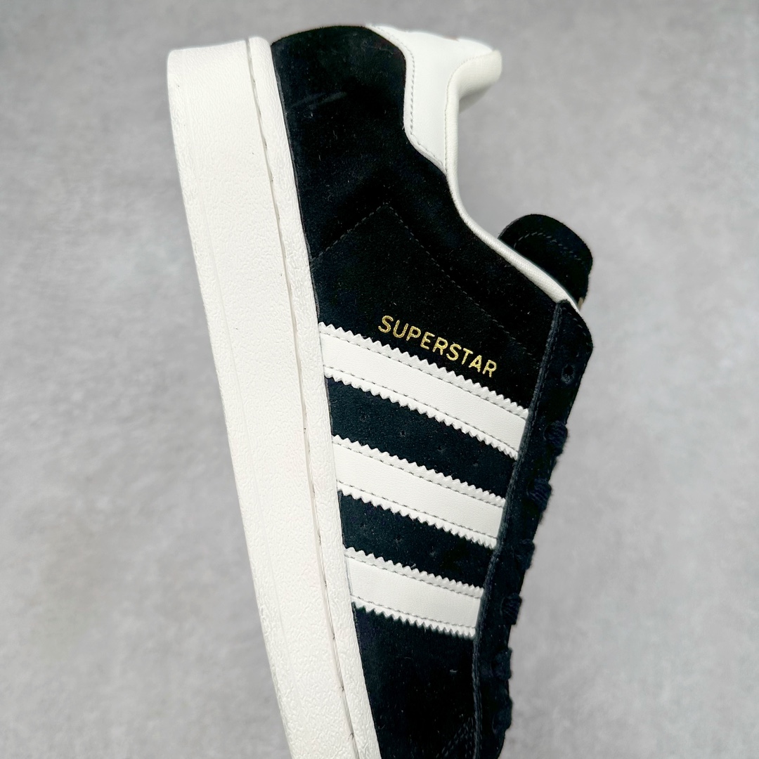 图片[6]-AD Originals Superstar 经典复古贝壳头板鞋 JH9159 诞生于1969年 是第一双将全皮面鞋 身与橡胶鞋头结合在一起的低帮篮球鞋 Superstar最开始 是作为高帮篮球鞋Pro Model的低帮版本而出现的 但因为其独特和醒目的橡胶鞋头造型而让大家熟知 被大家形象地称为\\\”shelltoe\\\”贝壳头 在70年代的美国职业篮球场上 接近3/4的NBA球员都将这双Superstar作为场上用鞋 80年代之后 经过不断的改良和发展 Superstar逐渐成为横跨时装、音乐、街头文化、休闲和运动等各大领域的时尚潮鞋 尺码：36 36.5 37 38 38.5 39 40 40.5 41 42 42.5 43 44 44.5 45-选品中心