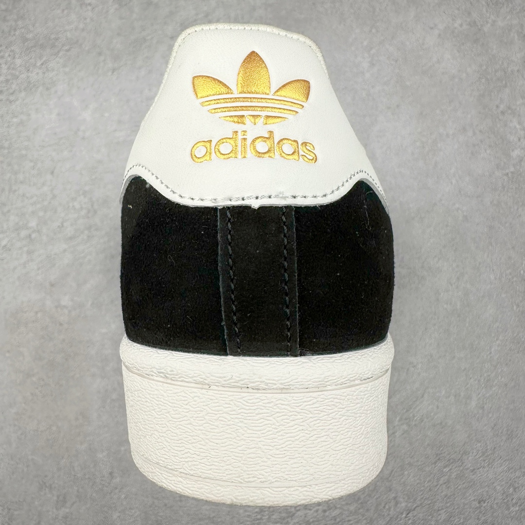 图片[8]-AD Originals Superstar 经典复古贝壳头板鞋 JH9159 诞生于1969年 是第一双将全皮面鞋 身与橡胶鞋头结合在一起的低帮篮球鞋 Superstar最开始 是作为高帮篮球鞋Pro Model的低帮版本而出现的 但因为其独特和醒目的橡胶鞋头造型而让大家熟知 被大家形象地称为\\\”shelltoe\\\”贝壳头 在70年代的美国职业篮球场上 接近3/4的NBA球员都将这双Superstar作为场上用鞋 80年代之后 经过不断的改良和发展 Superstar逐渐成为横跨时装、音乐、街头文化、休闲和运动等各大领域的时尚潮鞋 尺码：36 36.5 37 38 38.5 39 40 40.5 41 42 42.5 43 44 44.5 45-选品中心