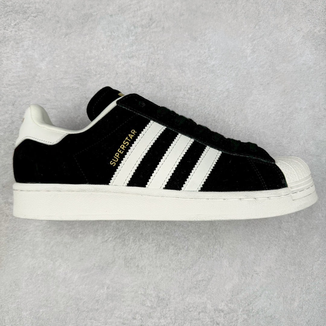AD Originals Superstar 经典复古贝壳头板鞋 JH9159 诞生于1969年 是第一双将全皮面鞋 身与橡胶鞋头结合在一起的低帮篮球鞋 Superstar最开始 是作为高帮篮球鞋Pro Model的低帮版本而出现的 但因为其独特和醒目的橡胶鞋头造型而让大家熟知 被大家形象地称为\\\”shelltoe\\\”贝壳头 在70年代的美国职业篮球场上 接近3/4的NBA球员都将这双Superstar作为场上用鞋 80年代之后 经过不断的改良和发展 Superstar逐渐成为横跨时装、音乐、街头文化、休闲和运动等各大领域的时尚潮鞋 尺码：36 36.5 37 38 38.5 39 40 40.5 41 42 42.5 43 44 44.5 45-选品中心