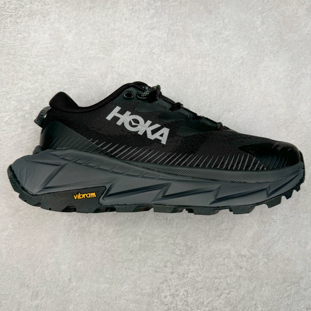 HOKA SKYLINE-FLOAT X 为HOKA首双搭载PeBax推进板的户外登山鞋，为近期大受欢迎的快速登山趋势打造，可同时对应越野跑与快速登山需求。90%蓖麻油提炼制造的Pebax推进版，搭配以甘蔗材质提炼的双密度EVA中底，为登山者带来源源不绝的前进能量。后跟外侧加长的Swallowtail Heel燕尾设计，同时提供上坡有感推进力、下坡步态更顺畅转换的快速登山新体验，适合想尝试轻量化登山，追求快速登山，但希望同时保持支撑推进力的族群。SKYLINE-FLOAT X使用Vibram黄金大底XS Trek复合橡胶成分，兼具耐磨与抓地力，搭配全新设计的5mm大底鞋齿与鞋纹，让克服崎岖地形更轻松，落地更稳定。 尺码：36 36.5 37.5 38 38.5 39 40 40.5 41 42 42.5 43 44 44.5 45-选品中心
