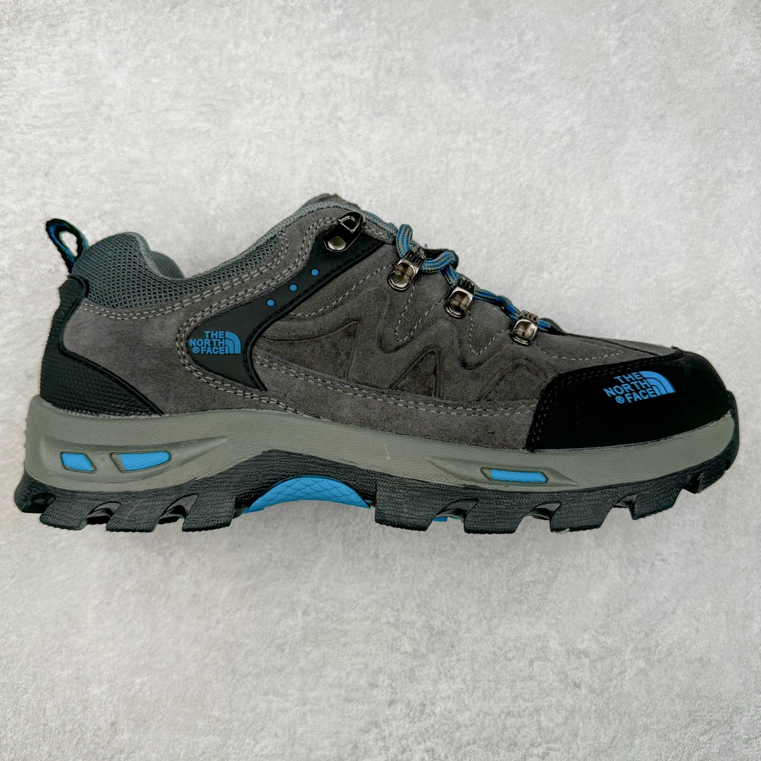 The North Face 北面 乐斯菲斯户外运动休闲登山越野徒步鞋 广东大厂品质 面料采用进口磨砂牛皮 鞋底采用Vibram黄金大底 专门为鞋底设计的橡胶以出色的耐磨性 良好的防滑性或得不少户外运动爱好者的喜欢 专业户外登山品牌（北面）The North Face自1966年创立，由两位热爱登山徒步的年轻登山者于美西旧金山开创，不断透过研发与创新，并且将最先进的技术结合在服装与鞋款设计，生产多种外型帅气且专业能力非常强的户外运动装备而备受欢迎。 尺码：39-44 （运动鞋码）-选品中心