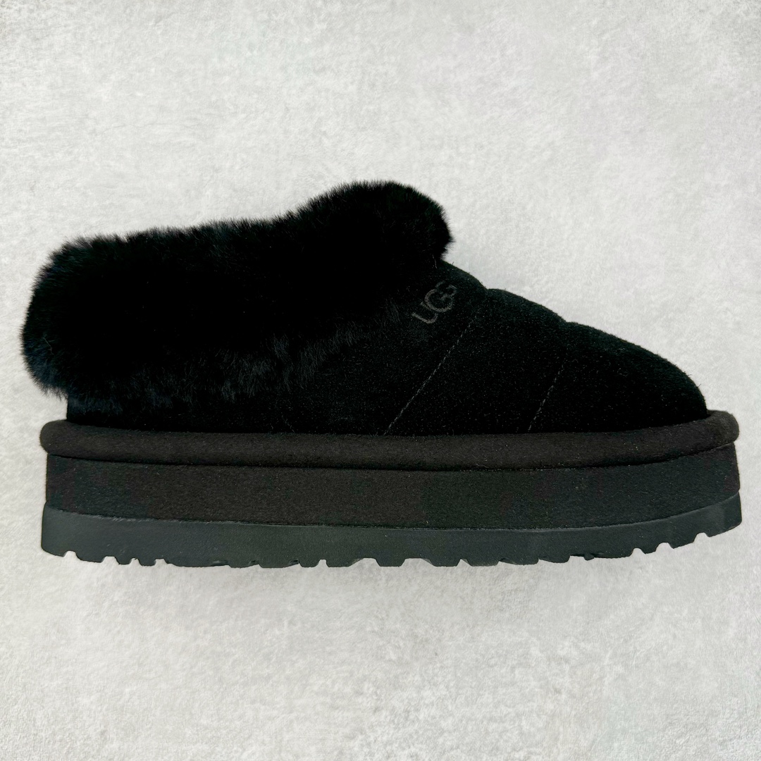 ＃GD UGG 6390经典秋冬羊皮毛一体雪地靴 隆丰A级澳洲进口羊皮毛一体 完全遵循ZP工艺流程 代工厂原厂版师 秉承无原鞋不开发选择 注重每一处细节 市面最正版型 TREADLITE\\\”轻翼\\\”科技外底 轻便/耐用/柔韧/桩型【售后郑重承诺】一个月内若出现重大脱胶/断底等质量问题 直接为您换新 翻毛皮鞋面 细腻亲肤再生聚酯纤维滚边 舒适易打理 保暖性佳 UGG plush™ 里衬和内底 茸软亲肤 舒适暖足 经典鞋型搭配轻盈厚底 稳稳拿捏秋冬出街时髦造型 Treadlite by UGG 轻翼大底 轻盈缓震 为双足减负 舒适轻便 助你轻松畅玩整天 尺码：35 36 37 38 39 40-选品中心