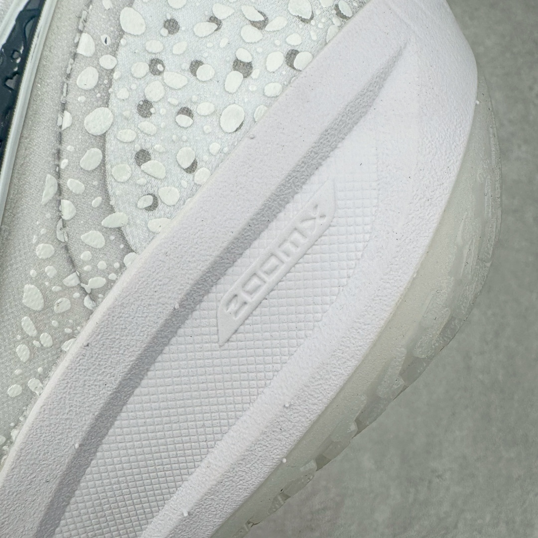 图片[18]-＃JC纯原 NK Air Zoom G.T.Cut 3.0 EP 新款实战低帮篮球鞋 白红 DV2913-103 一个月返厂/换新售后服务 支持各种实战 全套原纸板楦头开发 独家原档数据私模唯一正确8层组合大底 全新GT Cut 3.0 全掌搭载了 ZoomX 泡棉 使得整双鞋在缓震表现上可谓相当优秀 拥有着顶级科技配置的同时 颜值设计也非常可观 整体鞋型仍然保留了前低后高的设计 G.T. Cut 传统的突进极速突破的感觉 鞋头麂皮材质和 NK Flywire 飞线工艺 相对来说包裹感更好了 必备的TPU 支撑片 两侧 Swoosh 的透气孔设计 起到散热透气的作用 鞋舌采用类似跑鞋的半开叉式设计 搭配鞋带既可以提升包裹感 又降低了运动中鞋舌乱跑的可能性 鞋子内里填充相当厚实 避免掉跟 尺码：36 36.5 37.5 38 38.5 39 40 40.5 41 42 42.5 43 44 44.5 45 45.5 46 47 47.5 48.5-选品中心