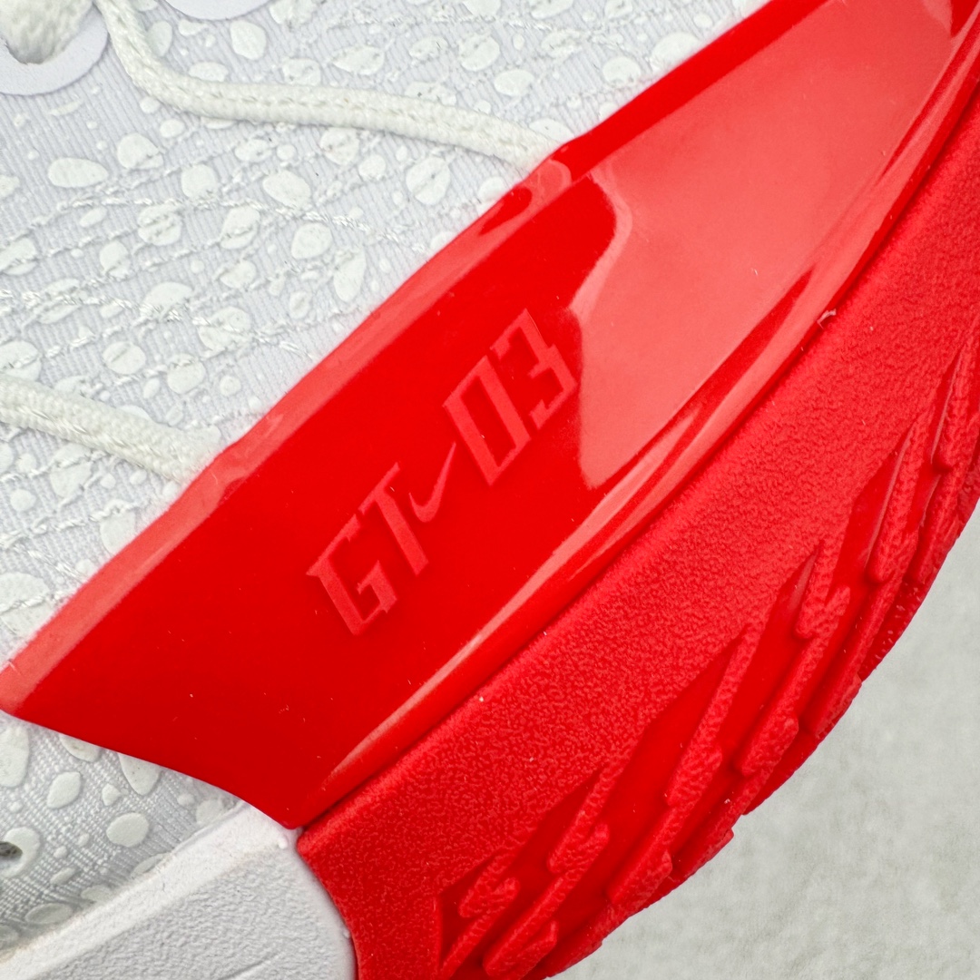 图片[14]-＃JC纯原 NK Air Zoom G.T.Cut 3.0 EP 新款实战低帮篮球鞋 白红 DV2913-103 一个月返厂/换新售后服务 支持各种实战 全套原纸板楦头开发 独家原档数据私模唯一正确8层组合大底 全新GT Cut 3.0 全掌搭载了 ZoomX 泡棉 使得整双鞋在缓震表现上可谓相当优秀 拥有着顶级科技配置的同时 颜值设计也非常可观 整体鞋型仍然保留了前低后高的设计 G.T. Cut 传统的突进极速突破的感觉 鞋头麂皮材质和 NK Flywire 飞线工艺 相对来说包裹感更好了 必备的TPU 支撑片 两侧 Swoosh 的透气孔设计 起到散热透气的作用 鞋舌采用类似跑鞋的半开叉式设计 搭配鞋带既可以提升包裹感 又降低了运动中鞋舌乱跑的可能性 鞋子内里填充相当厚实 避免掉跟 尺码：36 36.5 37.5 38 38.5 39 40 40.5 41 42 42.5 43 44 44.5 45 45.5 46 47 47.5 48.5-选品中心